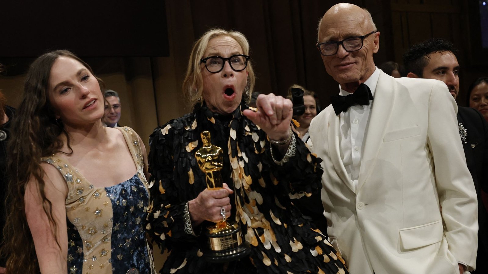 Standing ovations, party plans and media bingo: Inside the Oscars winners’ room